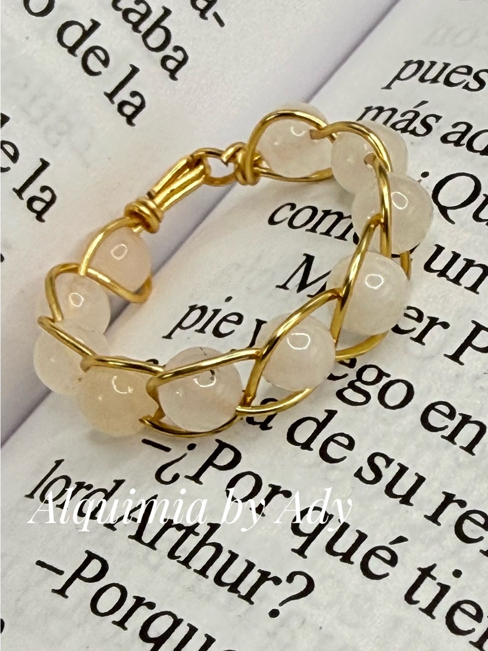 Alquimia Gold Wire-Wrap Ring with White jade Beads